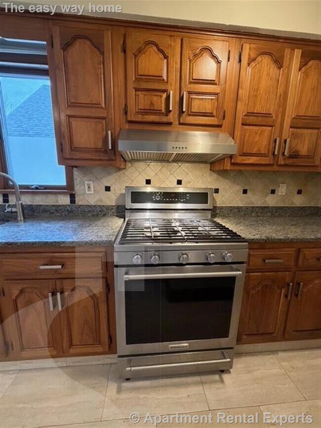 Building Photo - 33 Lafayette St