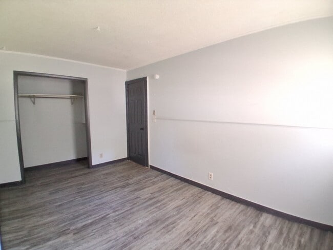Building Photo - 1102 Harmon St