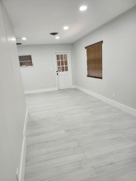 Building Photo - 537 S Clayton Ave