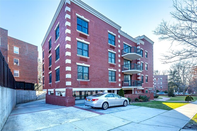 Building Photo - 55 S Middle Neck Rd