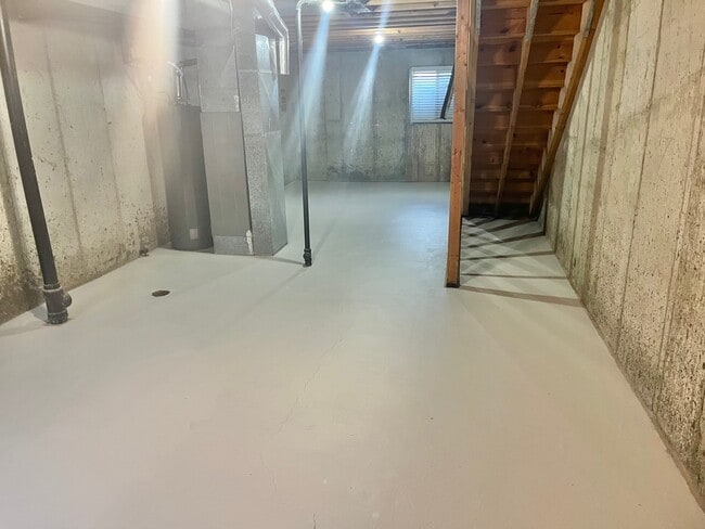 Building Photo - Pheasant Glen Town House #35