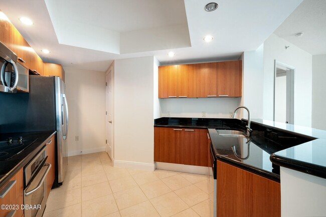 Building Photo - 241 Riverside Dr