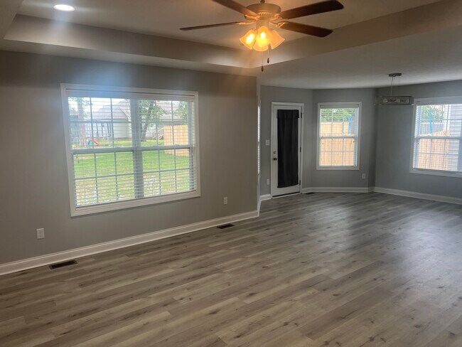 Building Photo - 728 Pleasant Meadow Ln