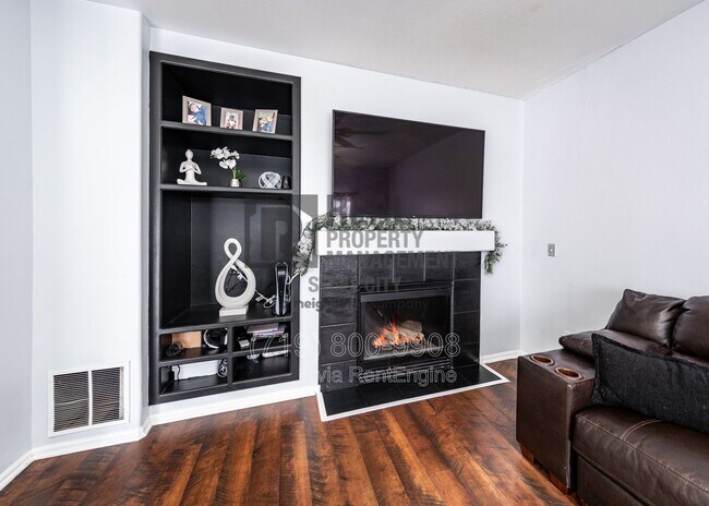 Building Photo - 2214 Cowhand Pl