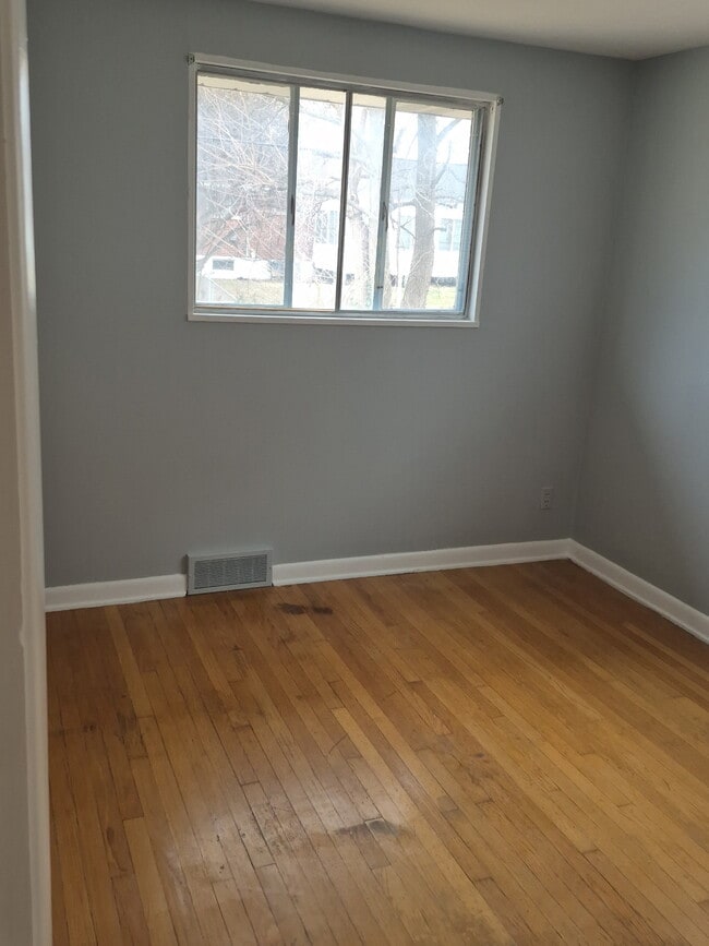 Building Photo - 9352 Bellefontaine Rd