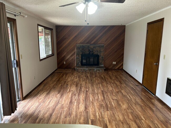 Building Photo - Burnt Bridge Creek Neighborhood