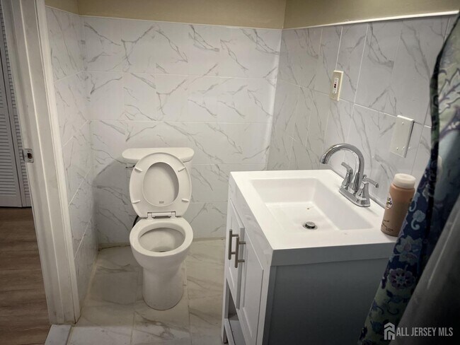 Building Photo - 30 Cypress St