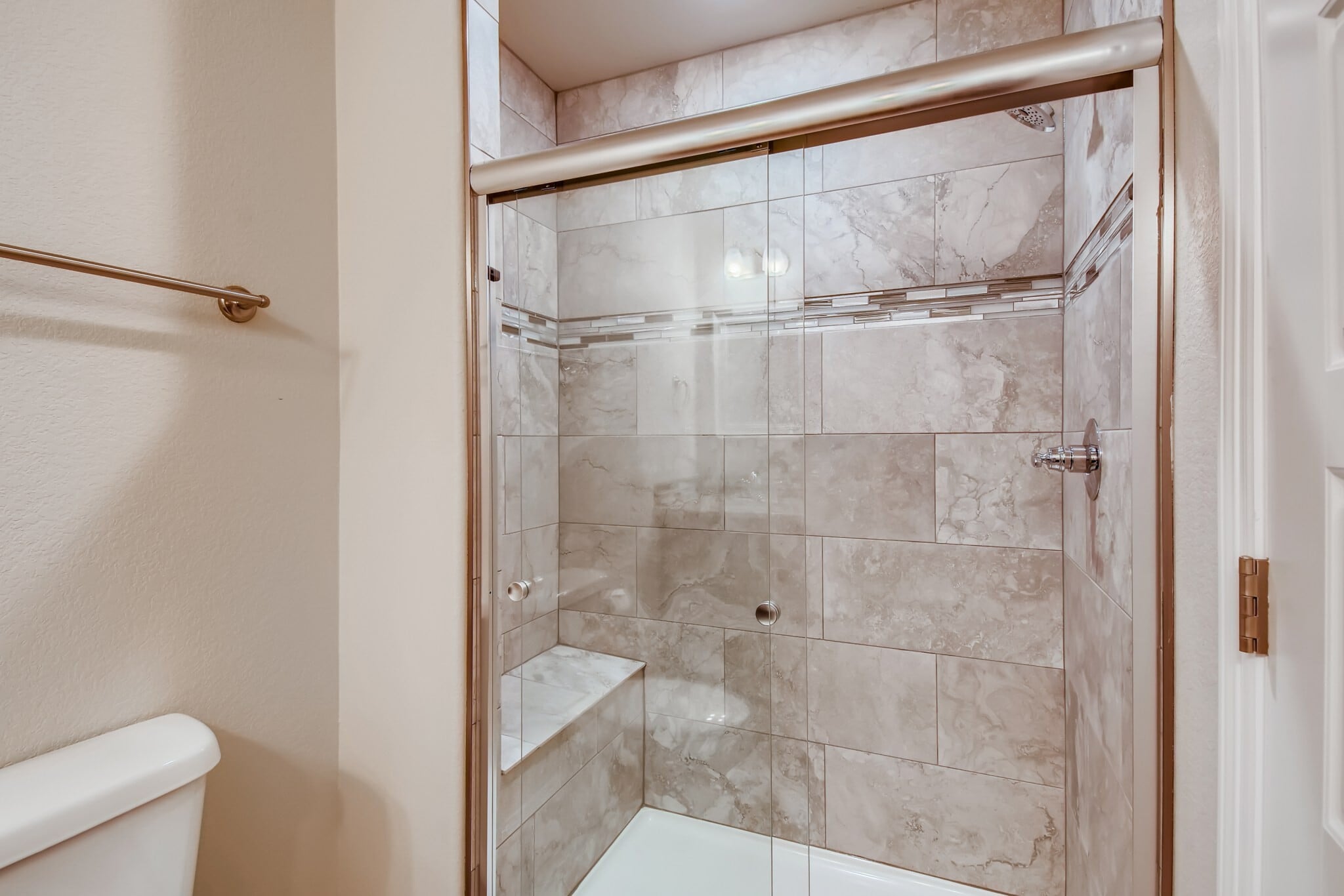 2nd floor bathroom - 6104 Burdock Ct