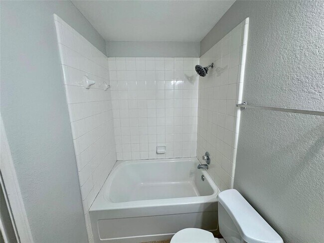Building Photo - 21355 Claretfield Ct