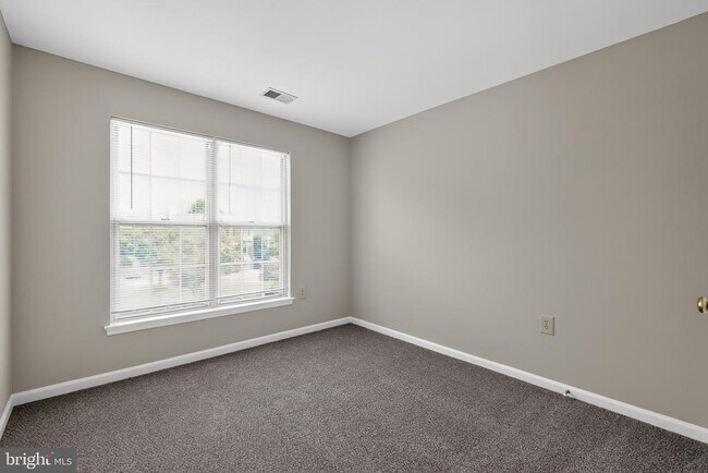 Building Photo - 2434 Sandwich Ct