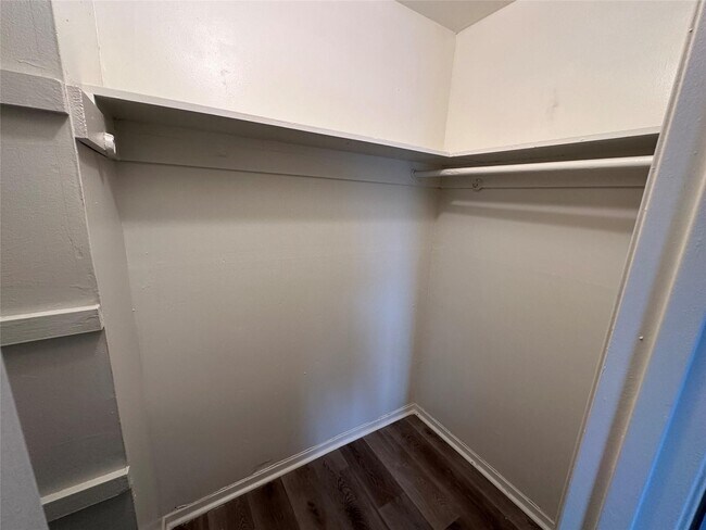 Building Photo - 9711 Linkmeadow Ln