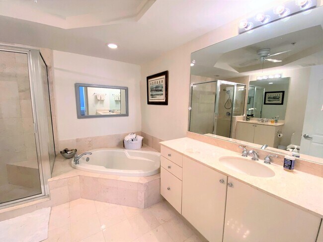 Building Photo - 801 S Olive Ave