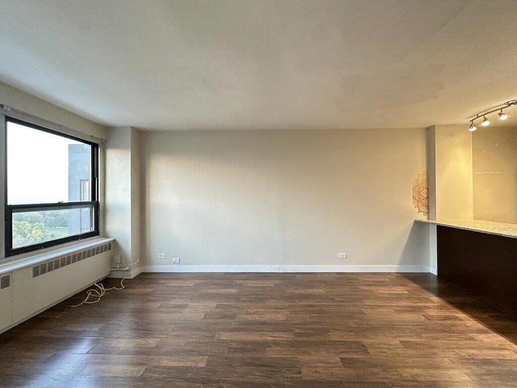 Building Photo - 4180 N Marine Dr