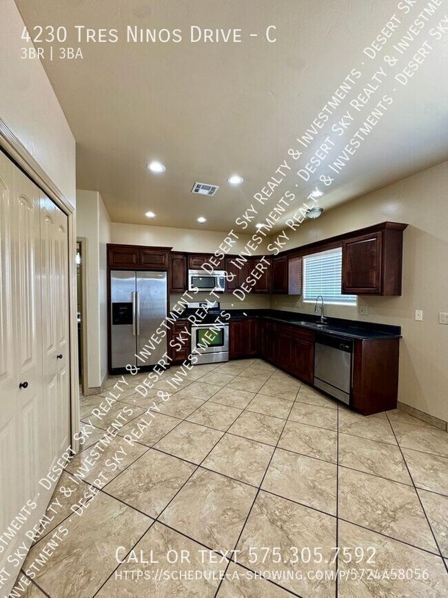 Building Photo - 4230 Tres Ninos Dr