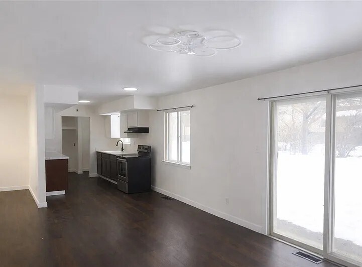 Building Photo - 3668 Castano Dr