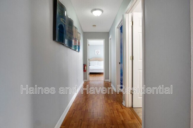 Building Photo - 323 Castlemain Cir