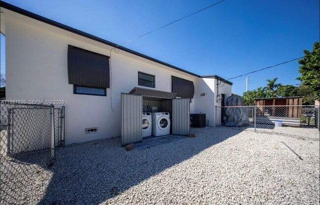 Building Photo - 217 E 48th St