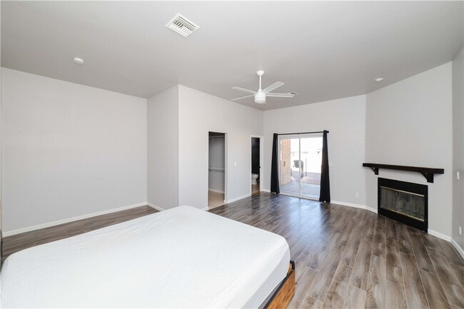 Building Photo - 10563 N Garrett Dr