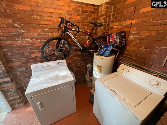 Building Photo - 1900 Lorick Ave