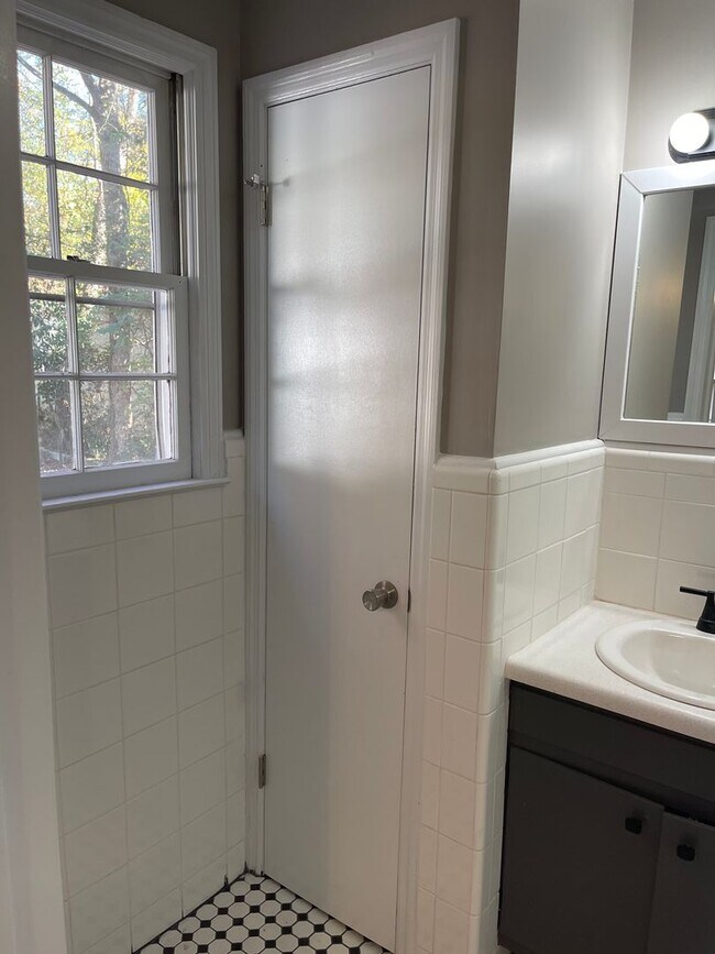 Building Photo - Beautifully renovated Normaltown 3/2 Home with fenced in front yard! Water, trash, and lawncare i...