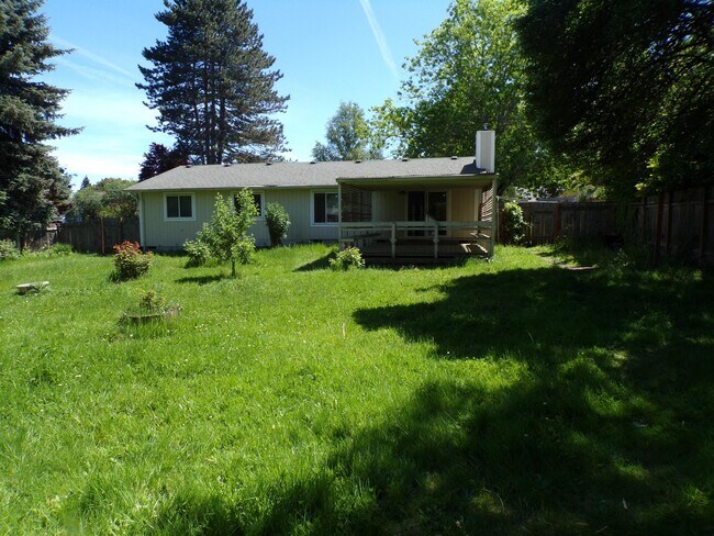 Building Photo - 11865 SW Ebberts Ct