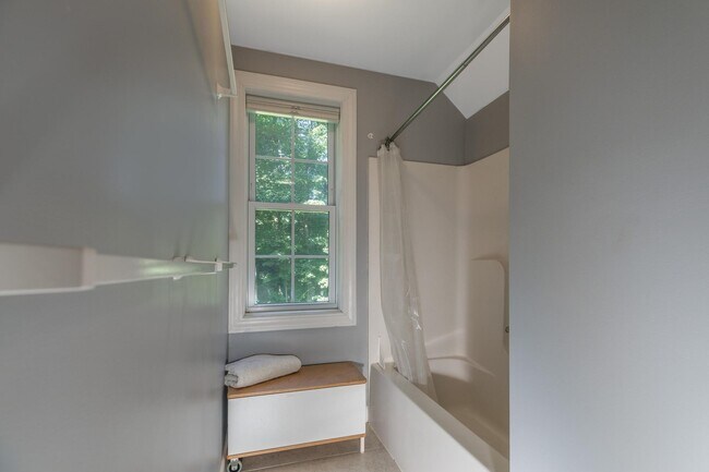 Building Photo - 12 Woodside Dr