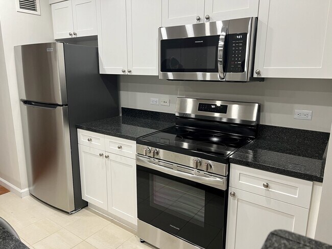 kitchen - 300 Mamaroneck Ave