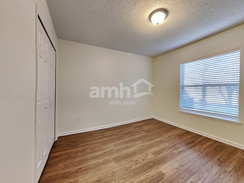 Building Photo - 125 Whisper Ridge Dr