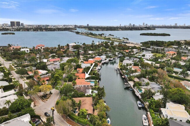 Building Photo - 12478 N Bayshore Dr