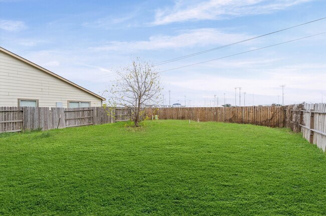 Building Photo - 7642 Appleberry Dr