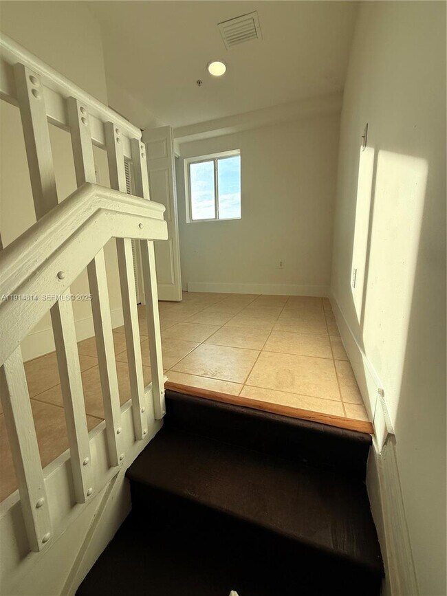 Building Photo - 821 SW 2nd St