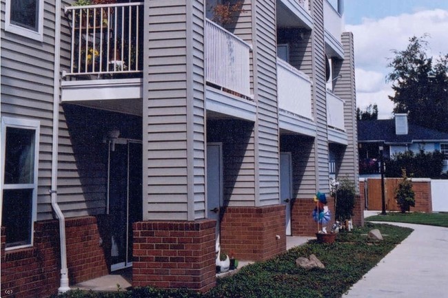 Building Photo - Wisteria Manor