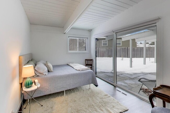 Building Photo - 2649 Crawford Ave