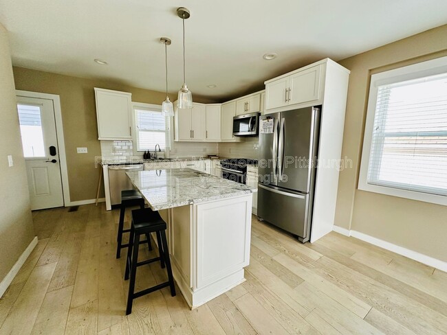 Building Photo - 190 49th St