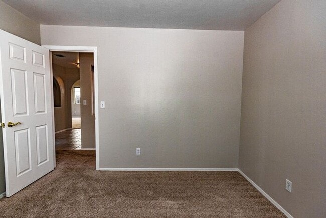 Building Photo - Beautiful and Spacious 3BR 2BA Home w/ Courtyard • Fenced Yard • Cul-de-sac in Tucson