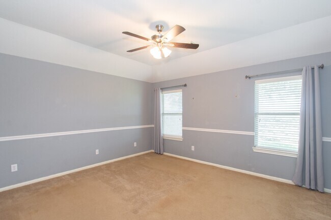Building Photo - 9419 Silver Ridge Dr