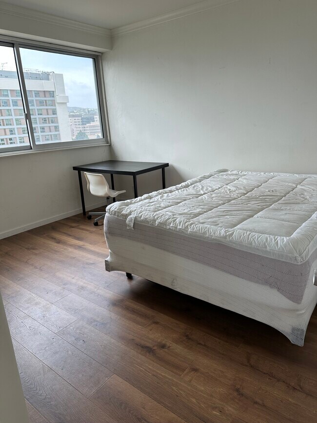 Building Photo - 969 Hilgard Ave