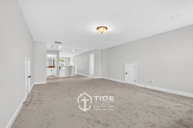 Building Photo - Comfort & Convenience in a Prime Location