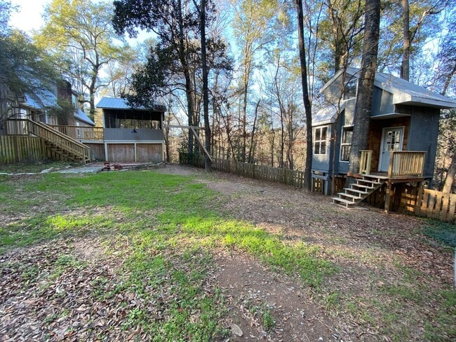 Building Photo - Unique Home in Perry