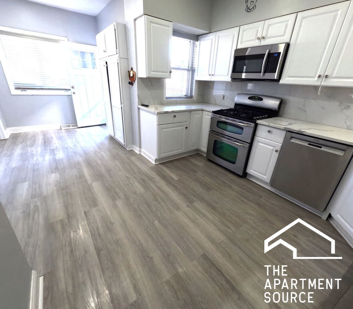 Building Photo - 3117 N Mango Ave