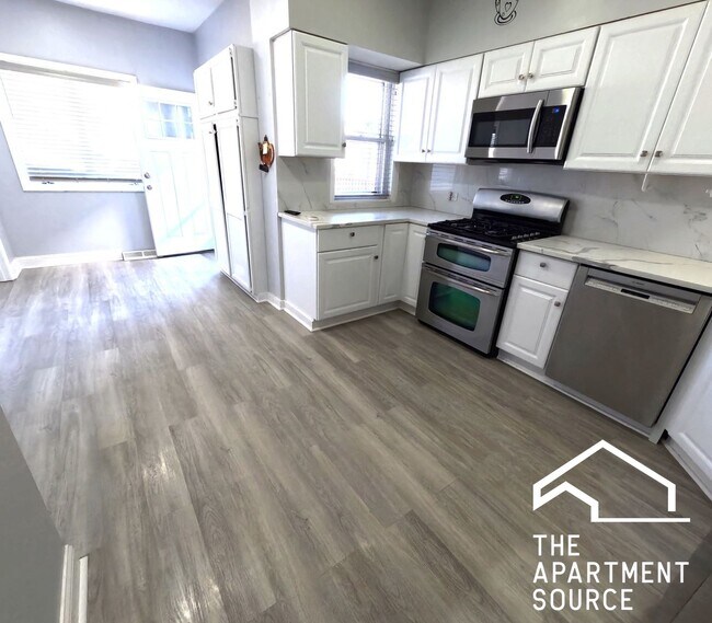 Building Photo - 3117 N Mango Ave