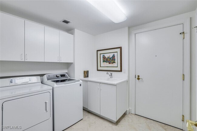 Building Photo - 1060 Borghese Ln