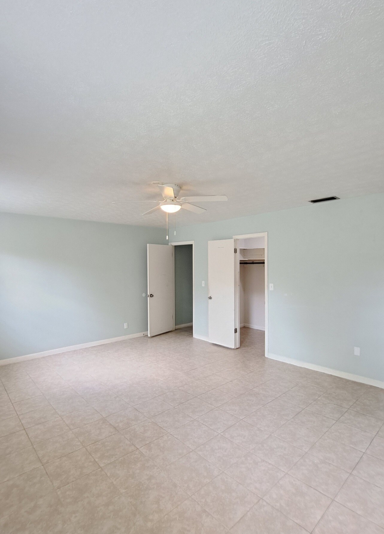Building Photo - 3909 Ocean View Dr