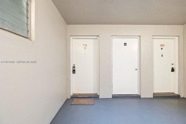 Building Photo - 6530 Lake Patricia Dr