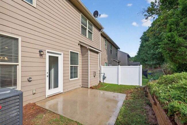 Building Photo - 3277 Castleberry Village Dr