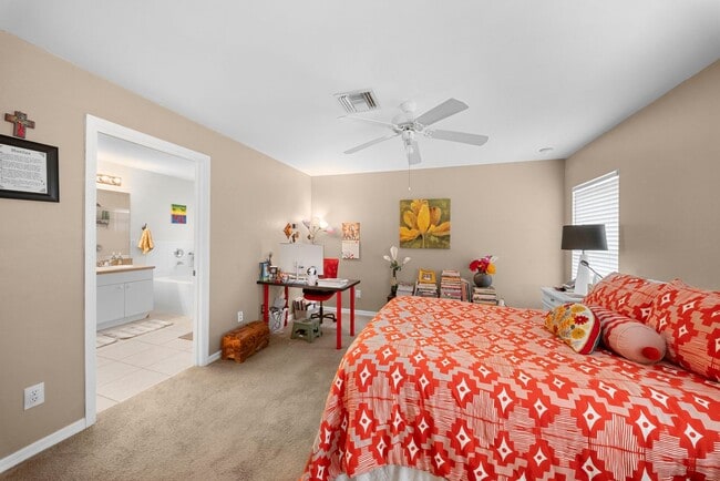 Building Photo - Beautiful 3 bedrooms 2 bathrooms single family home in Lehigh Acres