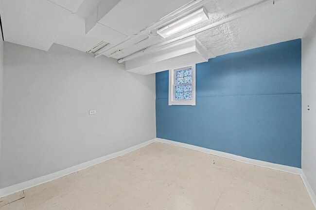 Building Photo - 2206 N Kostner Ave