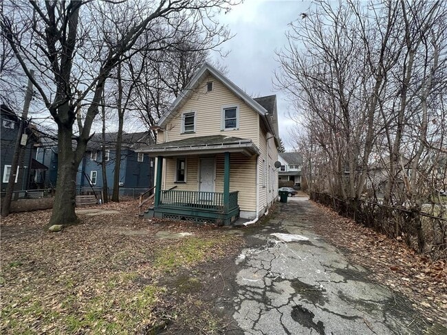 Building Photo - 10 Locust St