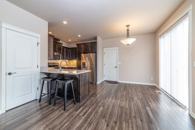 Building Photo - Beautiful unit in NE Bend!  Great location!