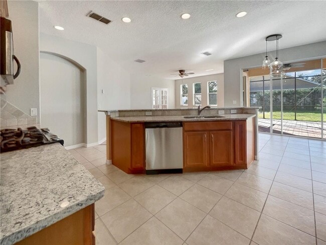 Building Photo - Spacious 3/2 with enclosed office and fence enclosed yard!